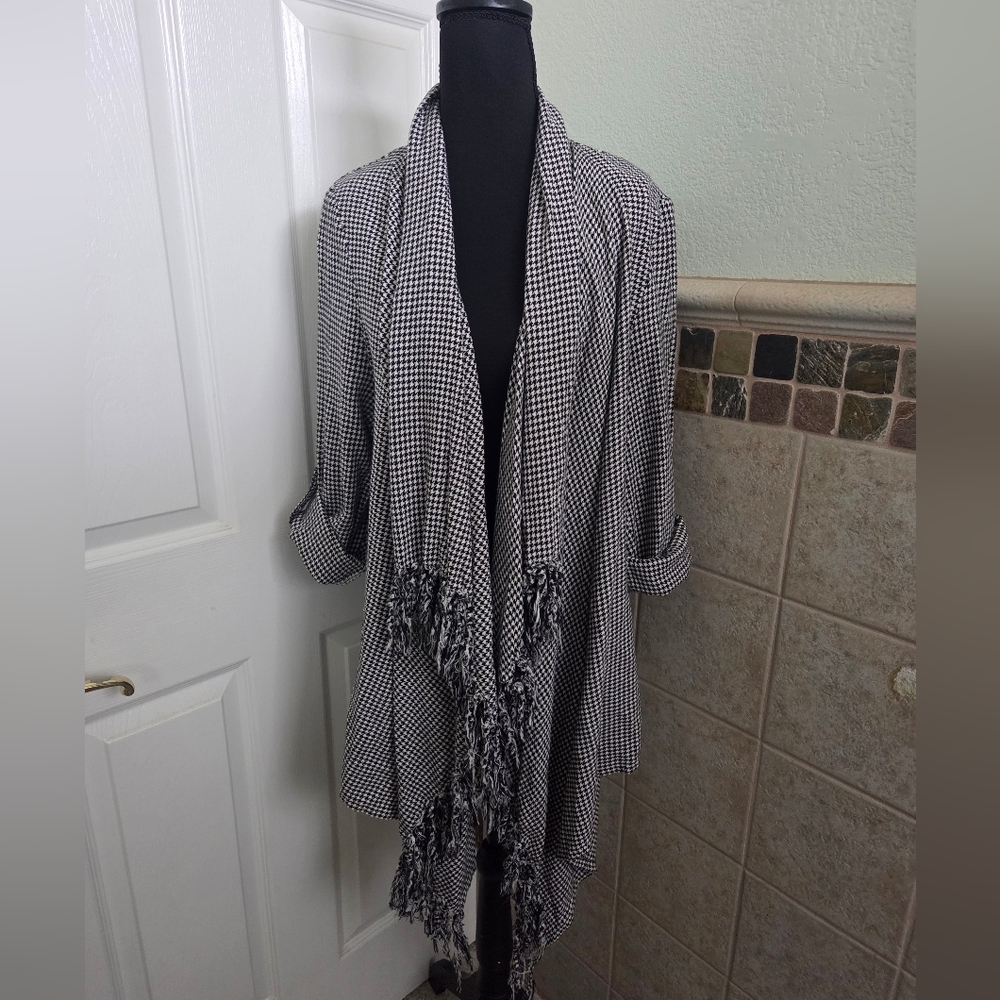 POL Black and White Houndstooth Fringe Cardigan Contemporary Size Small